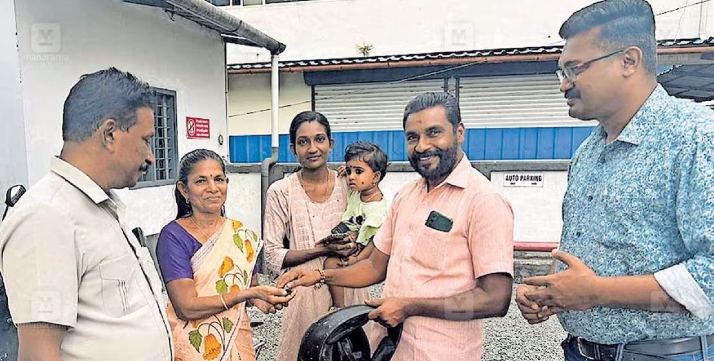ഉപേക്ഷിക്കപ്പെട്ട സ്കൂട്ടർ ഫെയ്സ്ബുക്കിൽ പോസ്റ്റായി  ; ഒടുവിൽ ഉടമയ്ക്കു തിരികെ കിട്ടി
