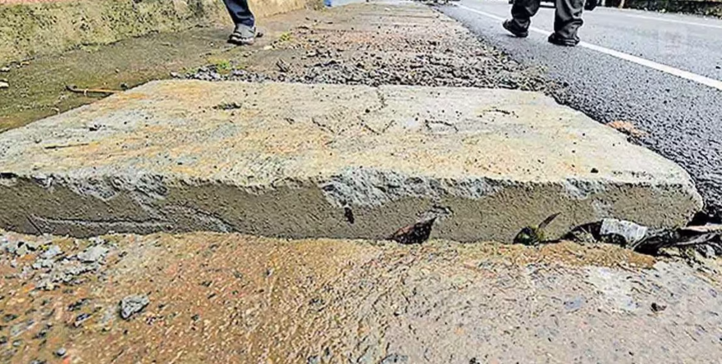 നാട്ടുകാർക്ക് ‘ഇരട്ടിപ്പണി’ നൽകി ജനറൽ ആശുപത്രിക്ക് സമീപത്തെ നടപ്പാത നവീകരണം