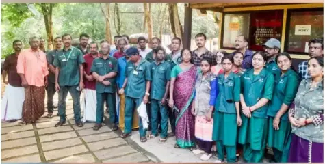 അടവി കൊട്ടവഞ്ചി സവാരി കേ​ന്ദ്ര​ത്തി​ലെ ജീ​വ​ന​ക്കാ​രെ മു​ന്ന​റി​യി​പ്പി​ല്ലാ​തെപി​രി​ച്ചു​വി​ട്ടു; പ്ര​തി​ഷേ​ധി​ച്ച് ജീ​വ​ന​ക്കാ​ർ അ​ന​ശ്ചി​ത​കാ​ല സ​മ​രം  