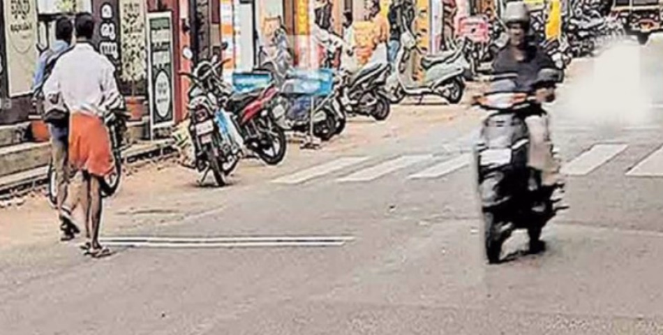 പത്തനംതിട്ട നഗരത്തിൽ പൈപ്പ് പൊട്ടി വെള്ളംറോഡിൽ ഒഴുകിയിട്ടും നടപടി ഇല്ലാതെ അധികൃതർ.