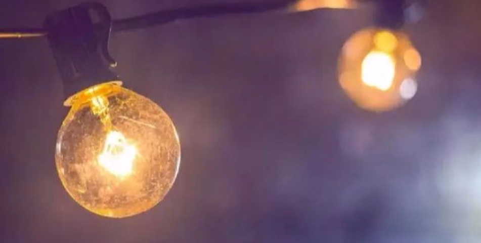 'ഇന്ന് രാത്രി 8.30 മുതൽ 9.30വരെ വൈദ്യുതി ഉപയോഗിക്കരുത്'; ഉപകരണങ്ങൾ ഓഫ് ചെയ്യണമെന്ന് മന്ത്രി