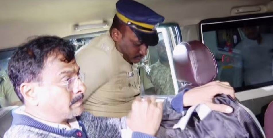 ശബരിമല സ്വര്‍ണക്കൊള്ള കേസിൽ പ്രതിയായ ജ്വല്ലറി ഉടമ ഗോവര്‍ധന് തിരിച്ചടി. ഗോവര്‍ധന്‍റെ ജാമ്യാപേക്ഷ സുപ്രീം കോടതി തള്ളി.