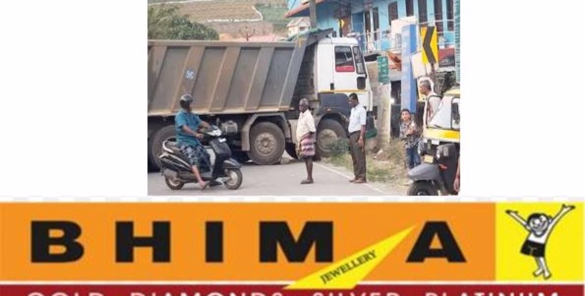 വളവ് തിരിയുന്നതിനിടെ നിയന്ത്രണം തെറ്റിയ ടിപ്പർ കടയുടെ മുമ്പിലേക്ക് ഇടിച്ചുകയറി. 