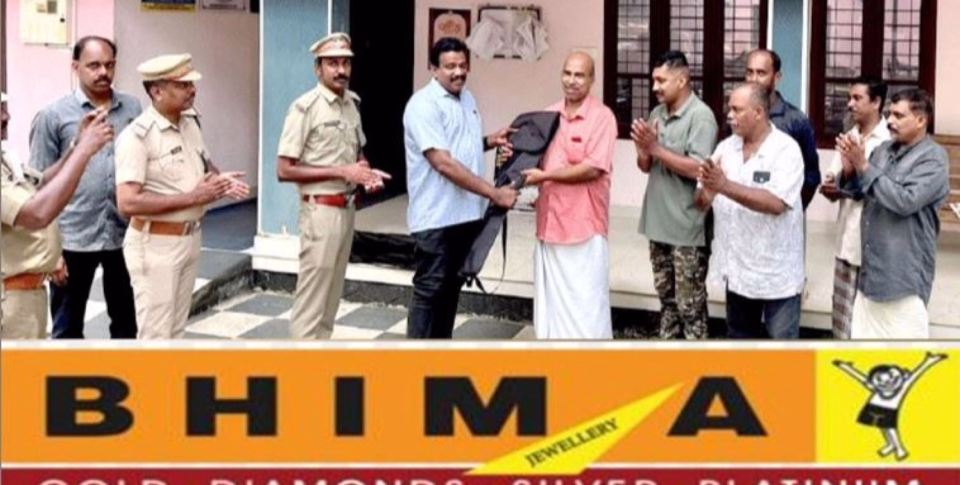 പ​ത്ത​നം​തി​ട്ടജി​ല്ല​യി​ലെ സ​ർ​പ്പ വ​ള​ന്റി​യ​ർ​മാ​ർ​ക്ക് സ്നേ​ക്ക് റെ​സ്‌​ക്യൂ കി​റ്റു​ക​ൾ വി​ത​ര​ണം